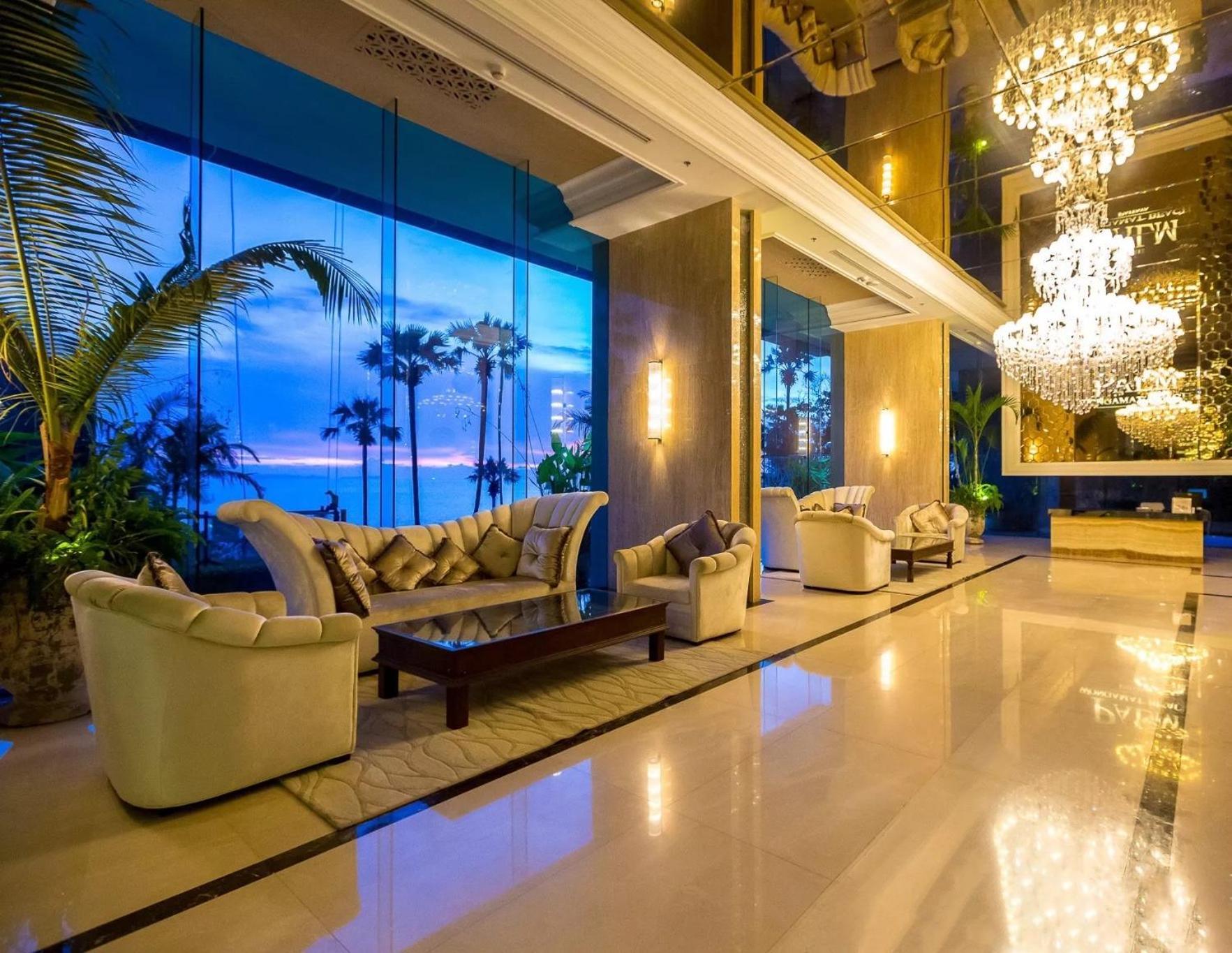 Luxurious Beachfront Pattaya Exterior photo
