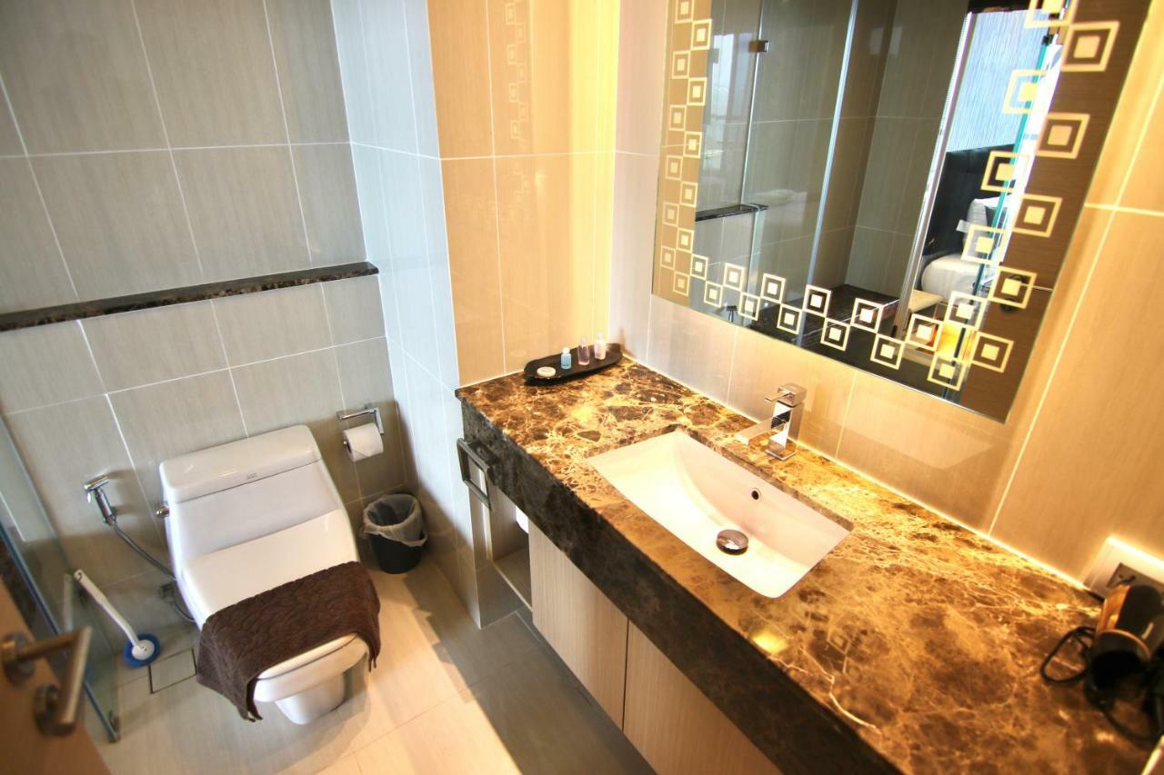 Luxurious Beachfront Pattaya Exterior photo