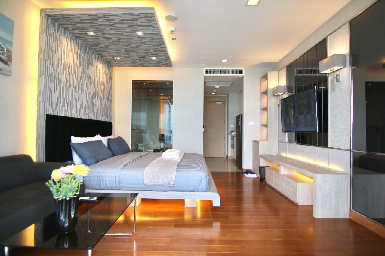 Luxurious Beachfront Pattaya Exterior photo